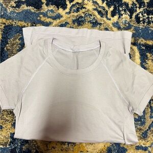 lululemon athletica Light Gray Short Sleeve Tee